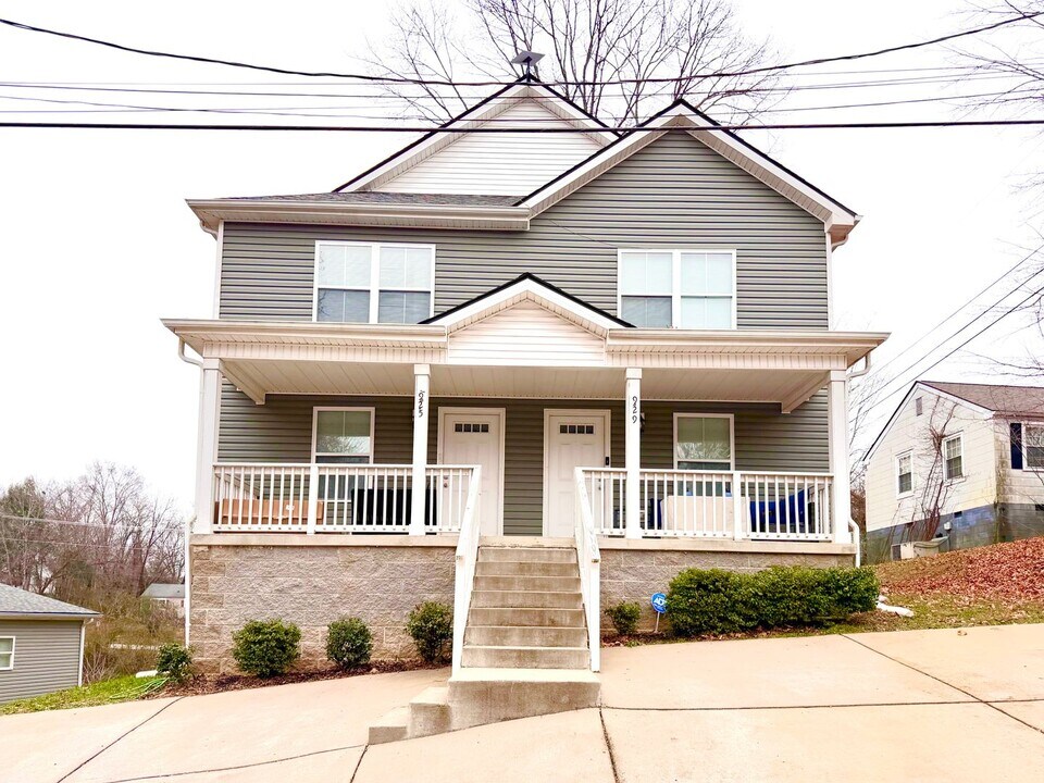 915 Woody Hills Dr in Clarksville, TN - Building Photo