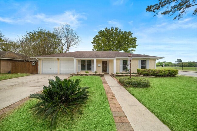 5802 Effingham Dr in Houston, TX - Foto de edificio - Building Photo