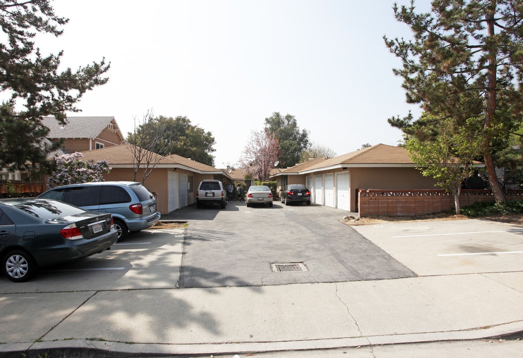 205 Oberlin Ave in Claremont, CA - Foto de edificio