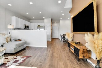 6459 N Dunkirk St in Denver, CO - Building Photo - Building Photo