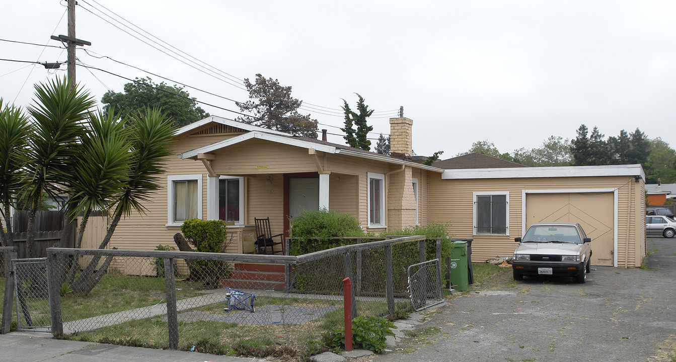 369 Smalley Ave in Hayward, CA - Building Photo