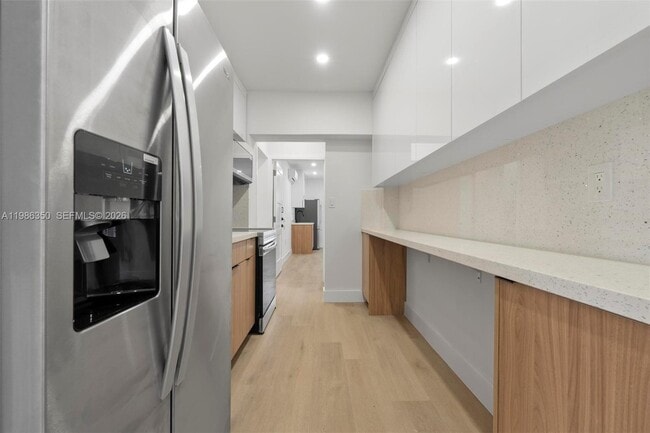 1060 Pasco Jose De La Luz Y Caballero Ct in Miami, FL - Building Photo - Building Photo