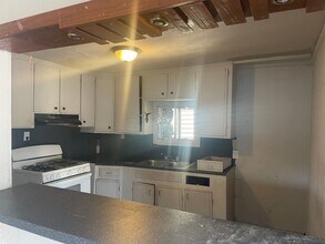 611 Elesa St in Corpus Christi, TX - Building Photo - Building Photo
