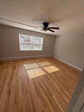 2104 W Farragut Ave-Unit -B2 in Chicago, IL - Building Photo - Building Photo