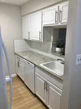 2210 Ravens Crest Dr in Plainsboro, NJ - Foto de edificio - Building Photo