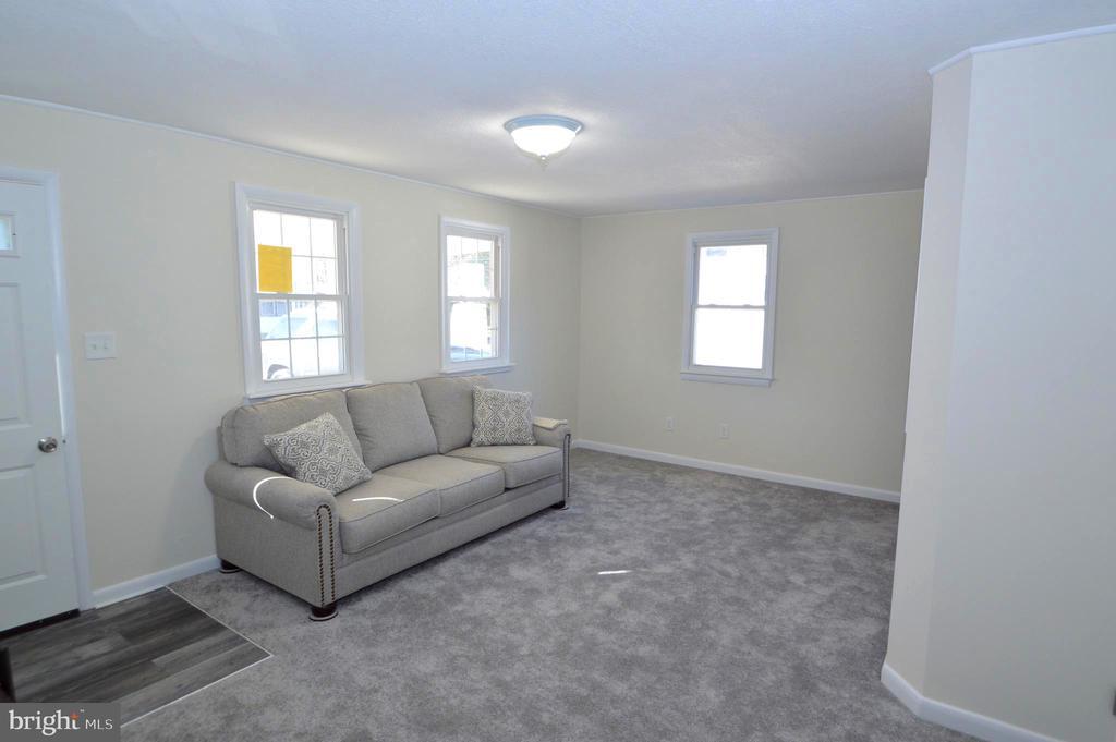 267 Mott Ave in Burlington, NJ - Building Photo