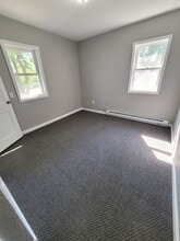 1383 Iowa Ave SE, Unit B in Huron, SD - Building Photo - Building Photo