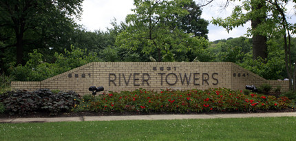 River Towers in Alexandria, VA - Building Photo - Building Photo