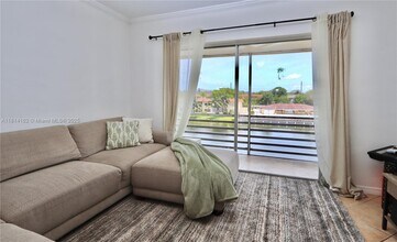 2880 NE 203rd St in Aventura, FL - Building Photo - Building Photo