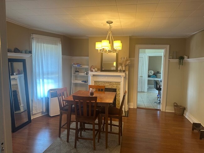 22 Tremaine Ave, Unit Upper
