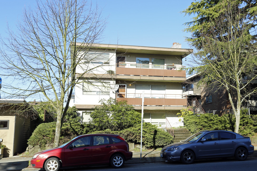 4133 California Ave SW in Seattle, WA - Building Photo