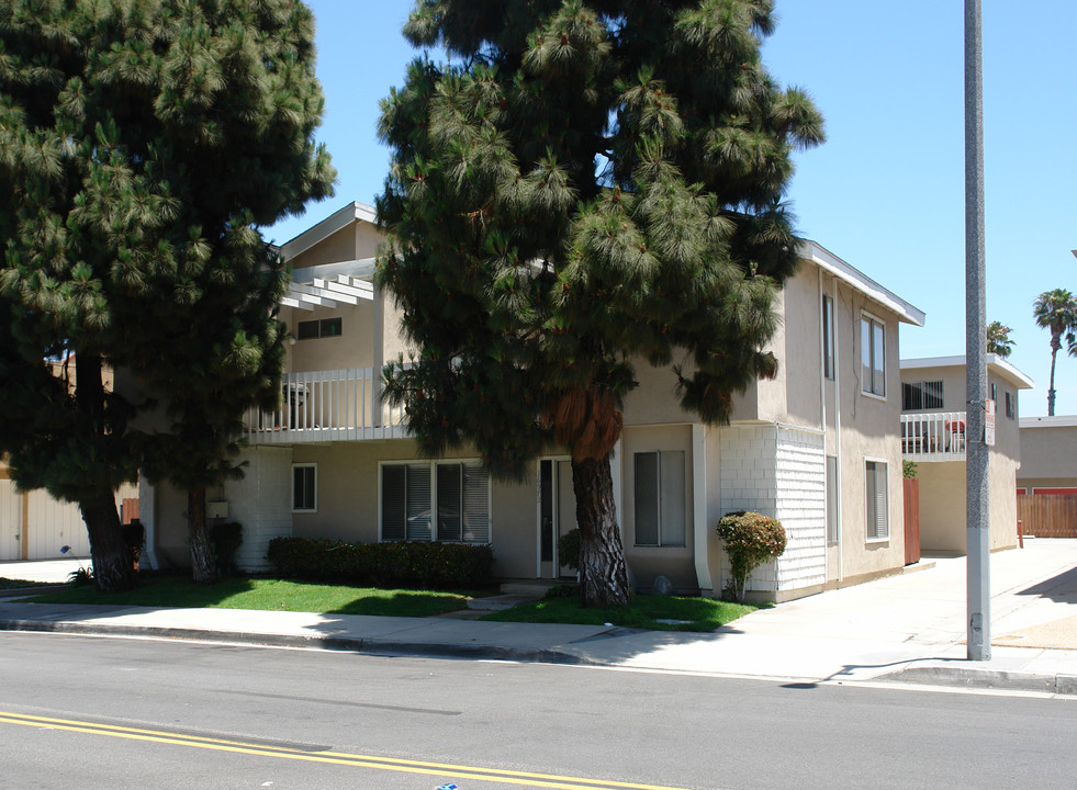 16972 Lynn Ln in Huntington Beach, CA - Building Photo