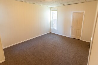 525 W 4th St, Unit 2 in Duluth, MN - Building Photo - Building Photo