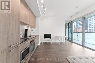 50-650 Charles St E in Toronto, ON - Building Photo - Building Photo