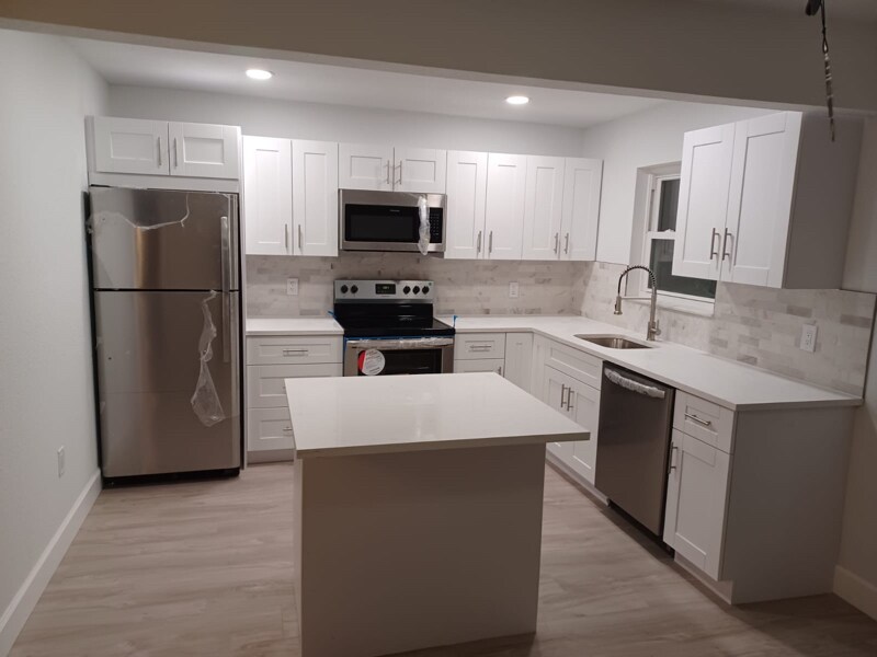 2660 Lakeview Dr-Unit -2 in Naples, FL - Building Photo
