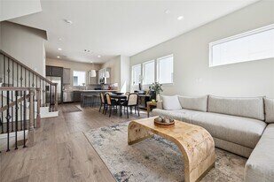 137 Eastwood St in Houston, TX - Building Photo