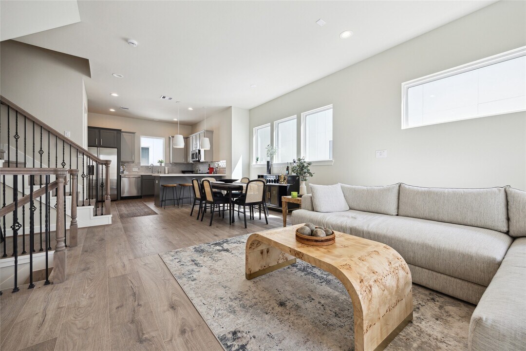 137 Eastwood St in Houston, TX - Building Photo