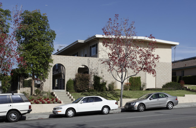 617 E Birch St in Brea, CA - Foto de edificio - Building Photo