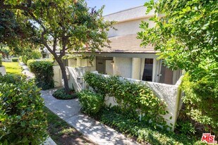 11848 Moorpark St in Los Angeles, CA - Building Photo