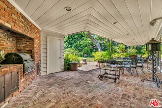 701 Sierra Dr in Beverly Hills, CA - Building Photo - Building Photo