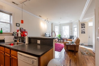 1314 W Roscoe St, Unit 1 in Chicago, IL - Foto de edificio - Building Photo