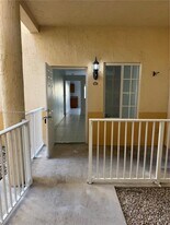 6912 NW 179th St in Hialeah, FL - Building Photo