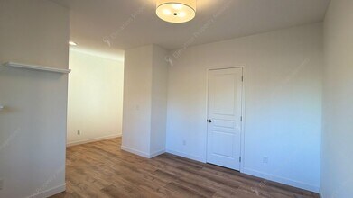 61126 Cone Flower St in Bend, OR - Building Photo - Building Photo