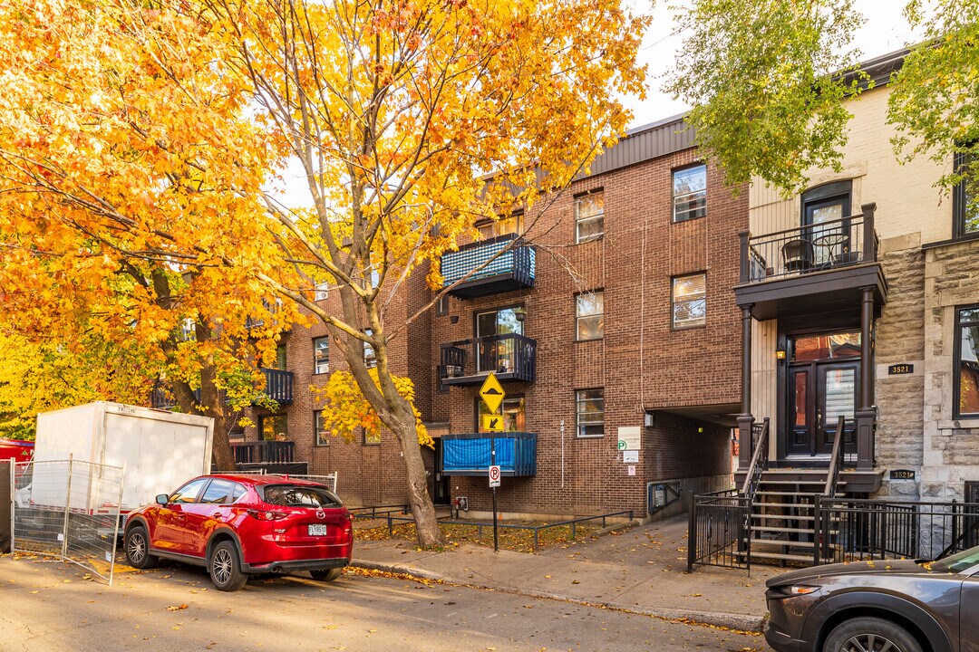 3535 De Bullion Rue in Montréal, QC - Building Photo