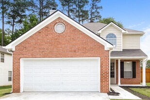 2462 Raven Cir in Lithonia, GA - Building Photo