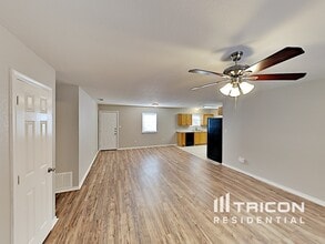 213 Dean Ct in Granbury, TX - Building Photo - Building Photo