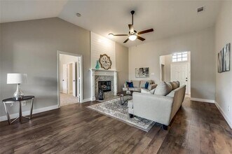 1811 Creekpark Trail in Arlington, TX - Building Photo - Building Photo