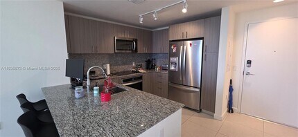 5350 NW 84th Ave in Doral, FL - Foto de edificio - Building Photo