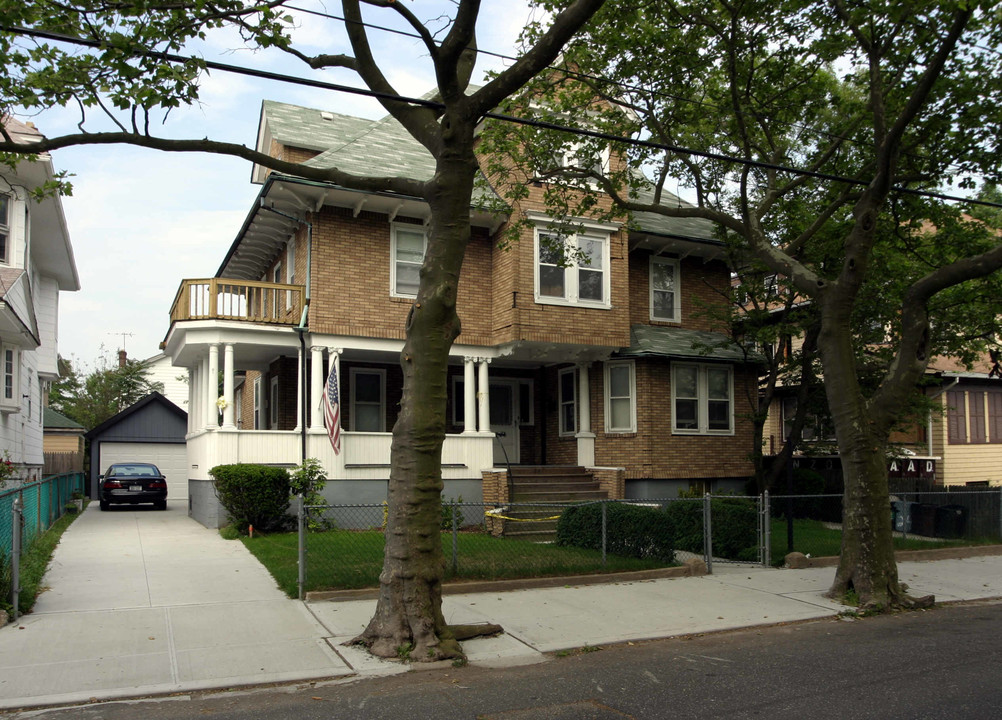 237 Beach 120th St in Rockaway Park, NY - Building Photo