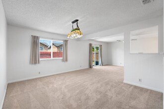 7085 Cloverleaf Way in Citrus Heights, CA - Building Photo - Building Photo