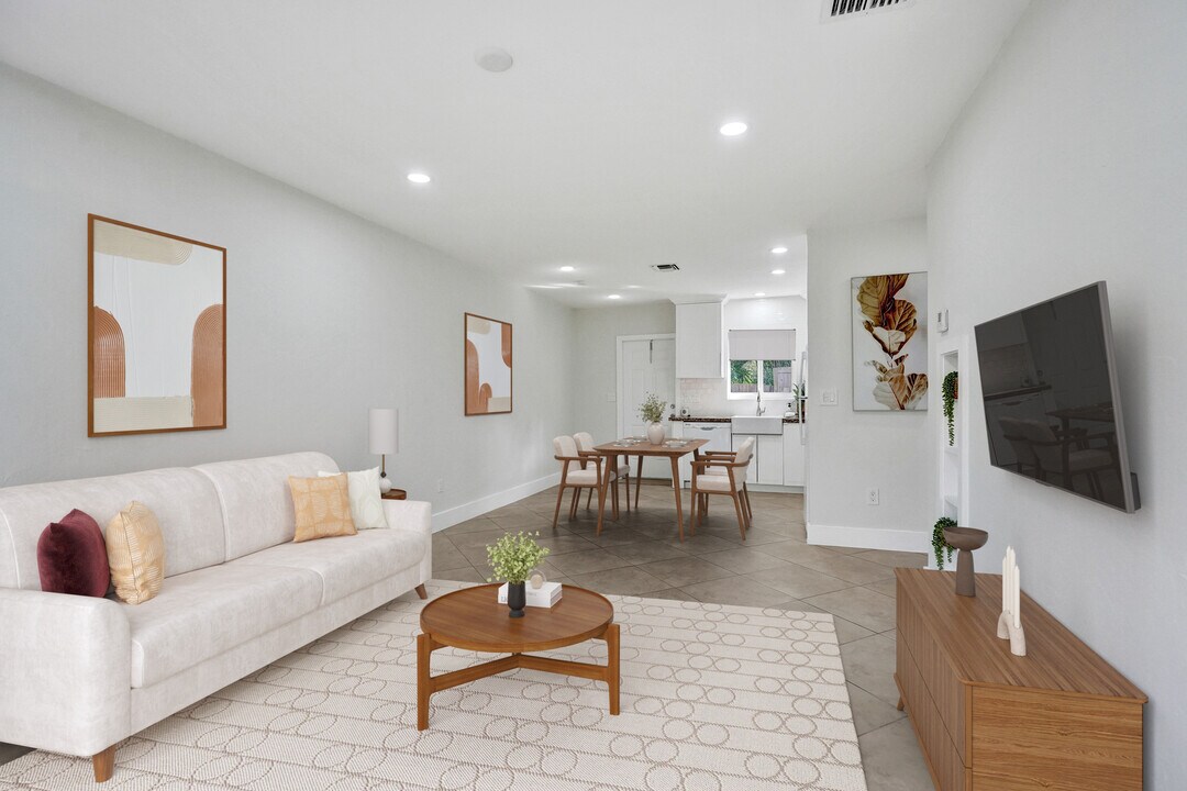 3033 NE 20th Ter, Unit 2 in Fort Lauderdale, FL - Building Photo