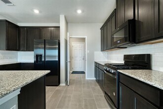 105 Fort William St in Hutto, TX - Building Photo - Building Photo