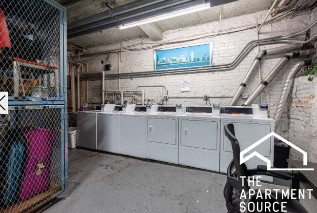 1347 N Dearborn St, Unit 3 in Chicago, IL - Building Photo - Building Photo