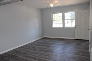 1613 S Green River Rd in Evansville, IN - Building Photo