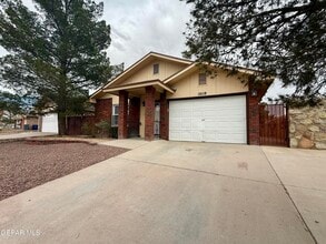 12118 Royal Woods Dr in El Paso, TX - Building Photo - Building Photo