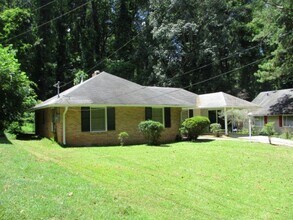 2032 Rector Dr SW in Atlanta, GA - Building Photo - Building Photo