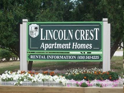 Lincoln Crest in West Allis, WI - Foto de edificio