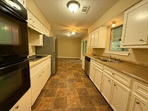 107 State Hwy 75 N in Huntsville, TX - Foto de edificio - Building Photo