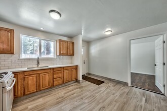 1058 William Ave in South Lake Tahoe, CA - Building Photo - Building Photo