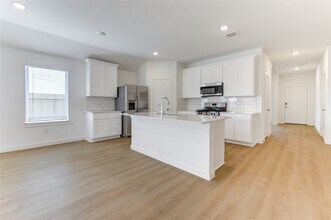 9047 Rose Water Trl in Iowa Colony, TX - Building Photo - Building Photo