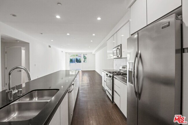 1868 Kelton Ave in Los Angeles, CA - Building Photo - Building Photo