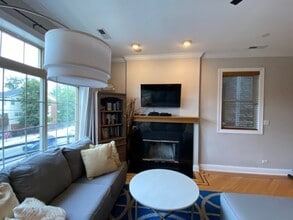 2625 W Belmont Ave, Unit 2 in Chicago, IL - Foto de edificio - Building Photo