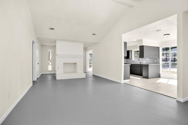 2126 Millhouse Rd in Houston, TX - Foto de edificio - Building Photo