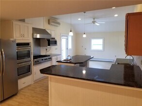 16 Clearview Ave in Portsmouth, RI - Building Photo - Building Photo