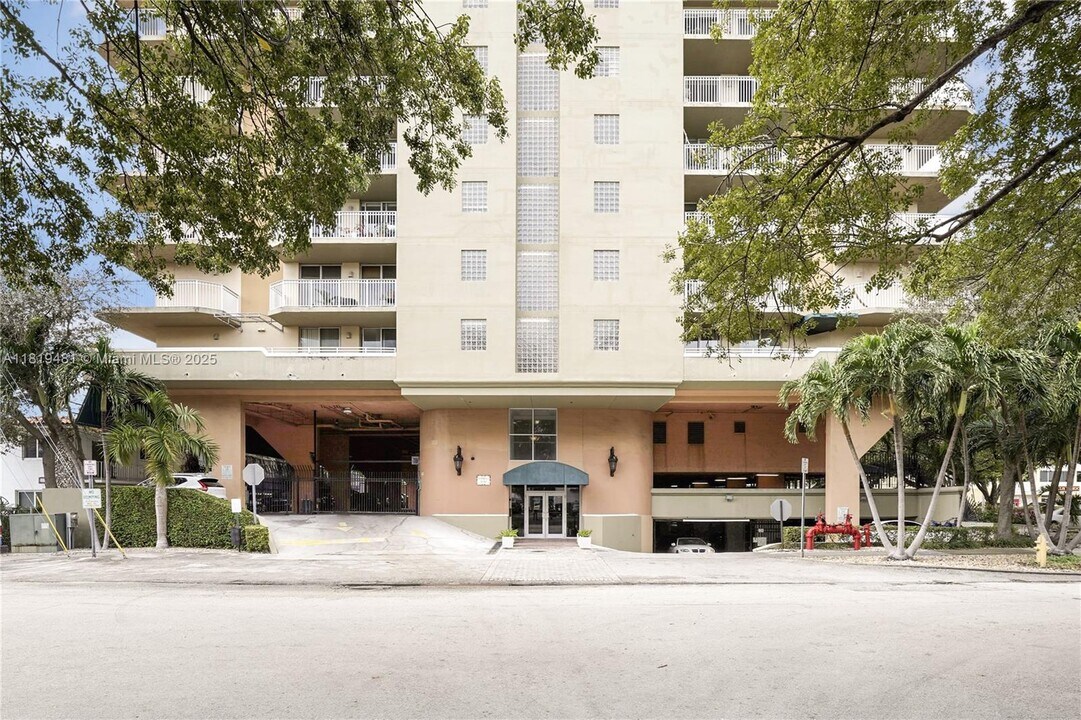 1650 Coral Wy in Coral Gables, FL - Building Photo
