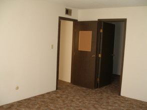 Acres Apartments in Hutchinson, KS - Building Photo - Building Photo